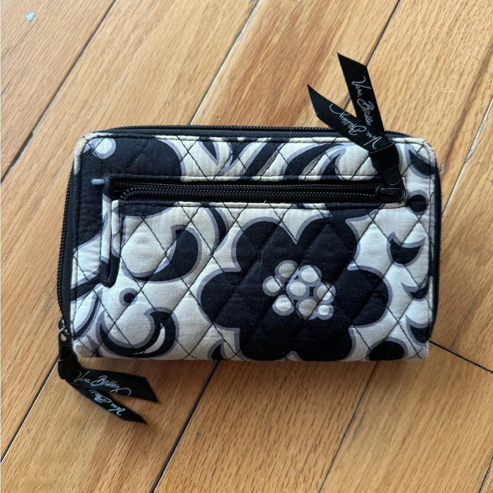 Vera Bradley Black and Tan Quilted Wallet - Picture 2 of 8